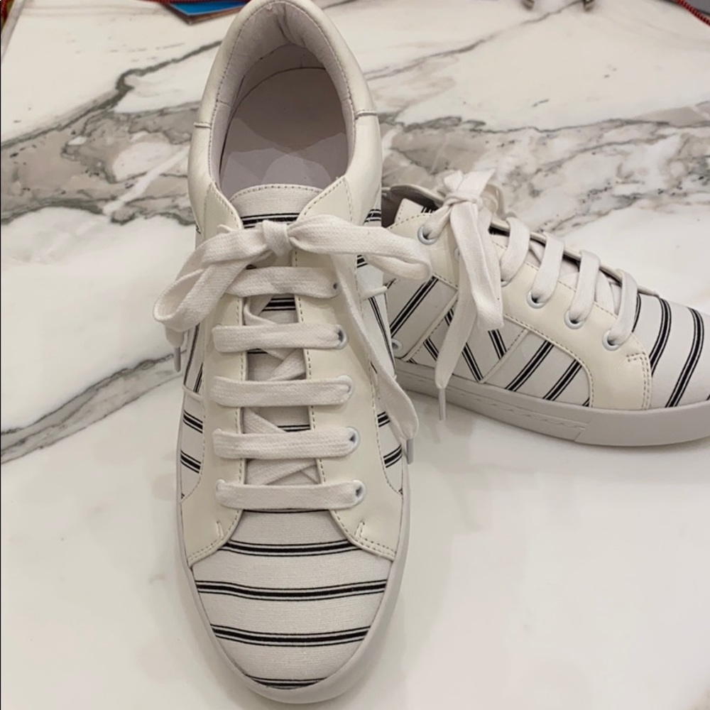 Joie Dakota Sneaker size 38.5